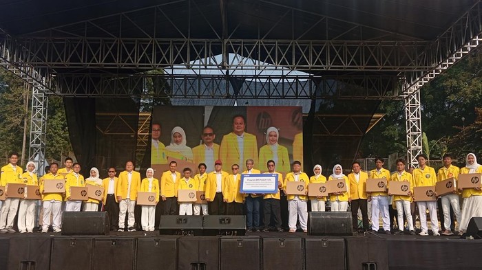Universitas Indonesia (UI) meresmikan 14.172 mahasiswa baru angkatan 2026/2027 di Stadion UI, Kampus UI, Depok, Jawa Barat, Selasa (18/8/2026).