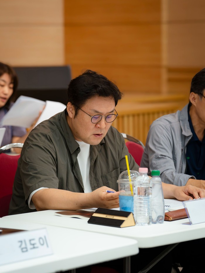 Cast Vampir, film terbaru sutradara Exhuma (2024) Jang Jae Hyun, dalam sesi baca naskah perdana.
