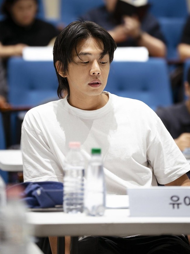 Yoo Ah In, Lee Jun Hyuk, & Cast K-Movie Vampir Baca Naskah Perdana