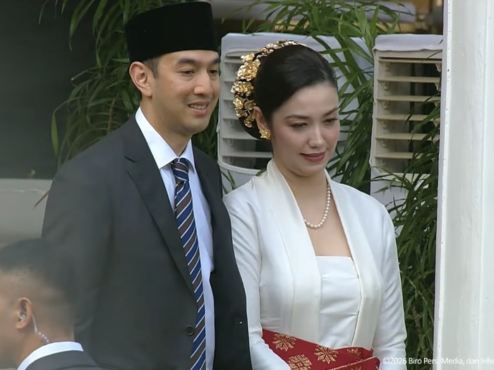 Velove Vexia dan suami