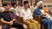 Willie Salim mengungkapkan mendapat panggilan Gus berawal dari kedatangannya ke Pondok Pesantren Bina Insan Mulia, Cirebon, satu tahun lalu. Lalu aku dijadikan anak angkat oleh Ayahanda KH. Imam Jazuli dan memberikan panggilan Gus, tulisnya dilihat di Instagram, Selasa (18/8/2026). (Foto: dok Instagram willie27_)