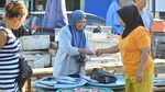 Bangkit Pascagempa, Aktivitas Jual Beli Kembali Ramai di Pasar Ikan Reo
