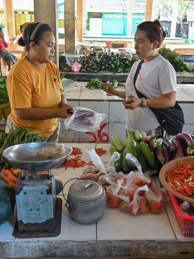 Bangkit Pascagempa, Aktivitas Jual Beli Kembali Ramai di Pasar Ikan Reo