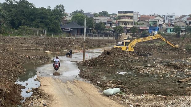Banjir 4 Tahun Dekat TPA Cipayung Depok Surut, Jalan Bisa Dilintasi Warga