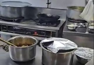 Usai Makan di Resto, Bocah 5 Tahun Meninggal dan Satu Keluarga Keracunan