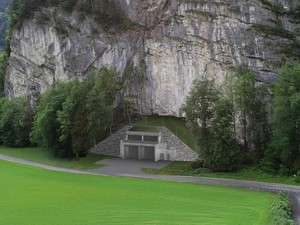 Brankas Supermewah Ini Terkubur 100 Meter di Bawah Pegunungan Swiss