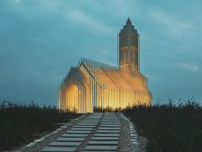 Sebuah bangunan putih dengan desain arsitektur unik menjadi daya tarik wisata di Sichuan, China. Dikenal sebagai Shadowless Church atau Gereja Tanpa Bayangan, bangunan tersebut menghadirkan perpaduan arsitektur minimalis, permainan cahaya, dan hampar