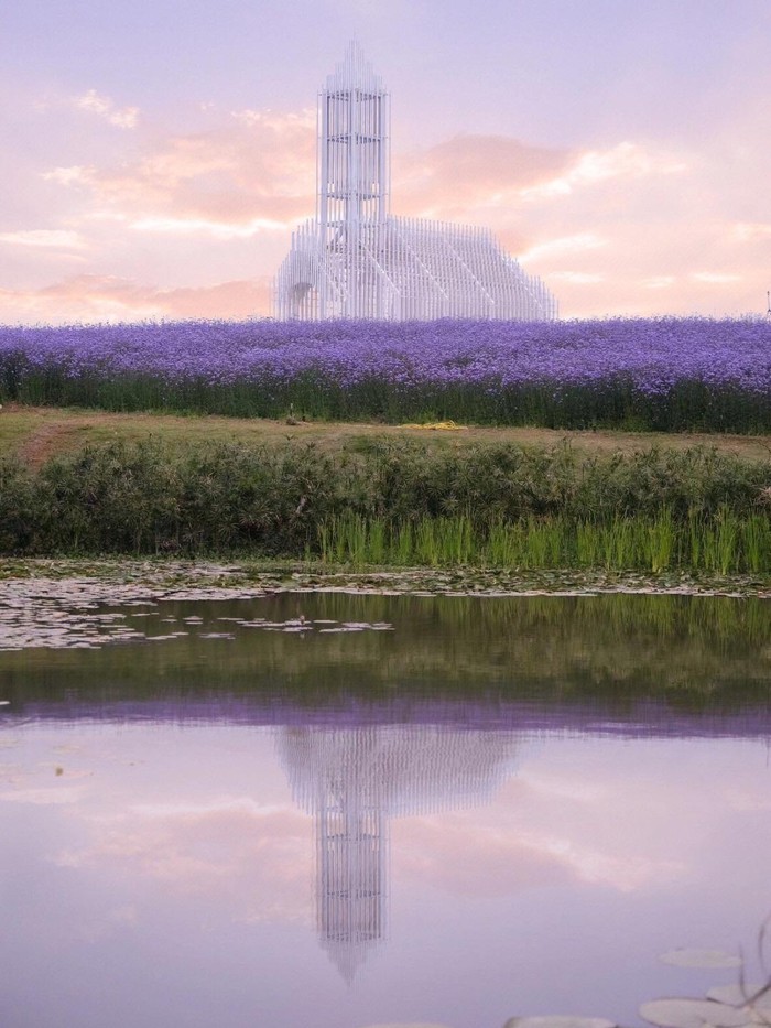 Sebuah bangunan putih dengan desain arsitektur unik menjadi daya tarik wisata di Sichuan, China. Dikenal sebagai Shadowless Church atau Gereja Tanpa Bayangan, bangunan tersebut menghadirkan perpaduan arsitektur minimalis, permainan cahaya, dan hamparan bunga lavender yang membuat suasananya menyerupai kawasan pedesaan di Prancis.
