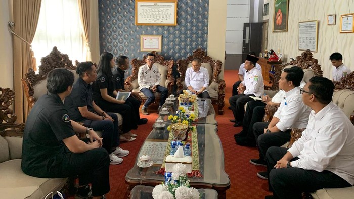 Bupati Bengkulu Tengah saat menerima audiensi tim dari detikcom