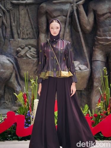 Buttonscarves dan Sarinah meluncurkan Songket Collection untuk merayakan HUT ke-81 RI dan 64 tahun Sarinah, melestarikan wastra Nusantara dalam busana modern.