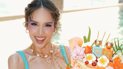 8 Potret Pesta Ultah ke-33 Cinta Laura, Perut Sixpack-nya Bikin Salfok