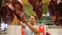 Harga daging sapi di sejumlah pasar tradisional Jakarta mengalami kenaikan. Pada Rabu (19/8/2026), harga daging sapi rata-rata berada di kisaran Rp150 ribu hingga Rp180 ribu per kilogram.