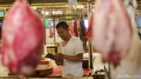 Untuk jenis daging has dalam atau tenderloin, harganya bahkan mencapai Rp175 ribu hingga Rp180 ribu per kilogram di Pasar Kebayoran Lama. Harga tersebut membuat konsumen harus menyiapkan anggaran lebih besar saat membeli daging sapi.