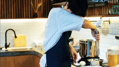 Momen Dikta Nangis Saat Iris Bawang hingga Ngopi Bareng Kucing Kesayangan
