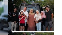 Gading Marten berfoto bersama Mba Likha sebelum ditinggal pergi. Gempi juga kelihatan sedih. (Foto: dok Instagram gadiiing)