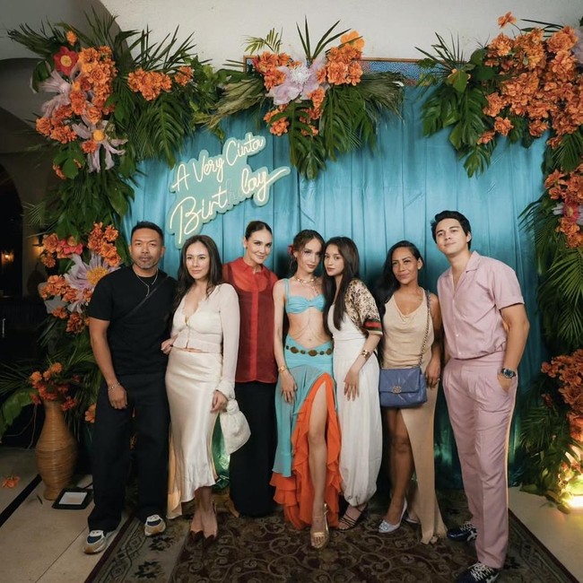Gaya Para Artis di Pesta Ultah Cinta Laura, Nikita Willy Paling Beda Berhijab