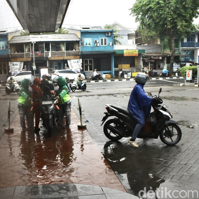 Hujan Guyur Jakarta di Tengah Puncak Musim Kemarau