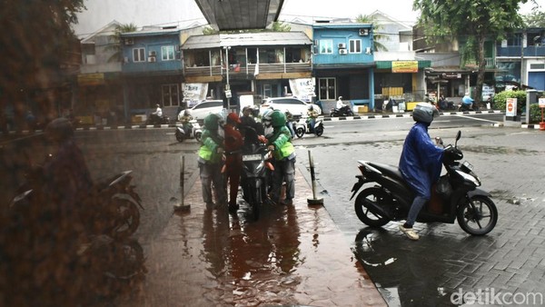 Hujan Guyur Jakarta di Tengah Puncak Musim Kemarau