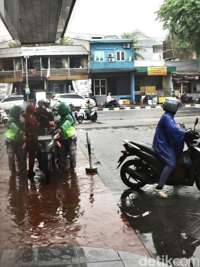 Hujan Guyur Jakarta di Tengah Puncak Musim Kemarau