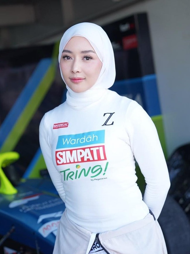 Voom! Ine Rosdiana Kini Jadi Pebalap Mobil Usai Akting