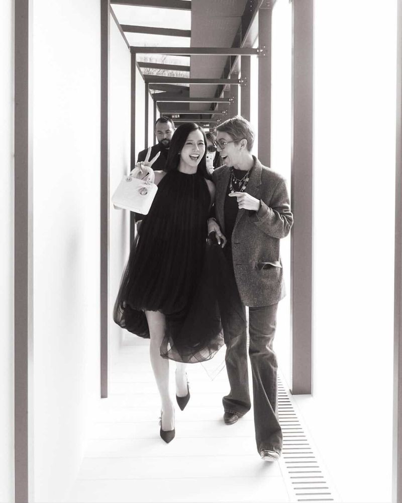 Jisoo BLACKPINK mengenang kepergian petinggi Dior, Mathilde Favier yang meninggal dunia.