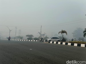 Kabut Asap di Banjarbaru Begitu Tebal hingga Jarak Pandang Hanya 10 Meter