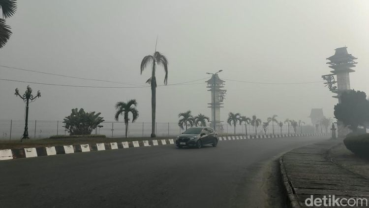 Begini Pemandangan di Kalimantan Saat Berselimut Kabut Asap