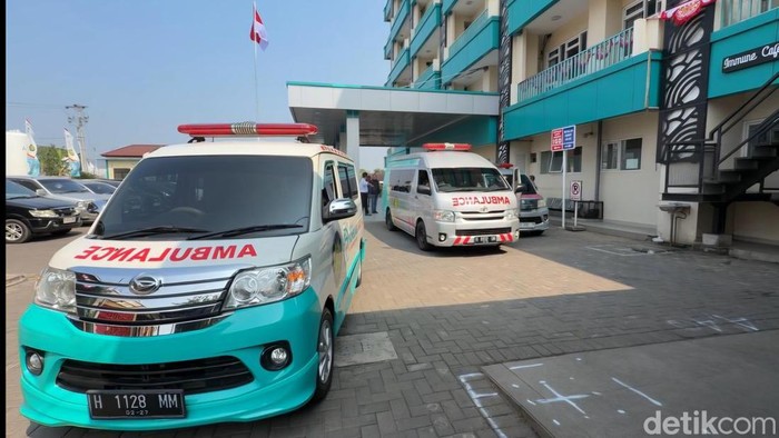Jumlah korban kecelakaan ambulans di tol Batang bertambah jadi 3 orang.