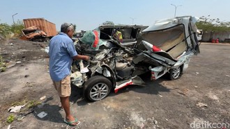Ringseknya Ambulans Bawa Jenazah Anak yang Bikin Pasutri Tewas di Tol Batang