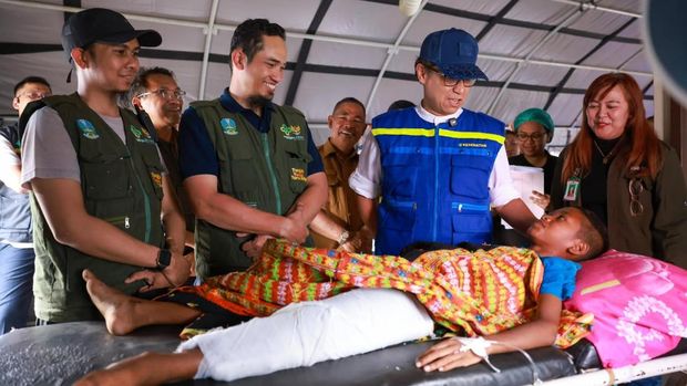 Kemenkes mempercepat pembangunan rumah sakit lapangan di Kabupaten Manggarai usai terdampak gempa NTT. Kemenkes mempercepat pembangunan rumah sakit lapangan di Kabupaten Manggarai usai terdampak gempa NTT. (Dok. Kemenkes)
