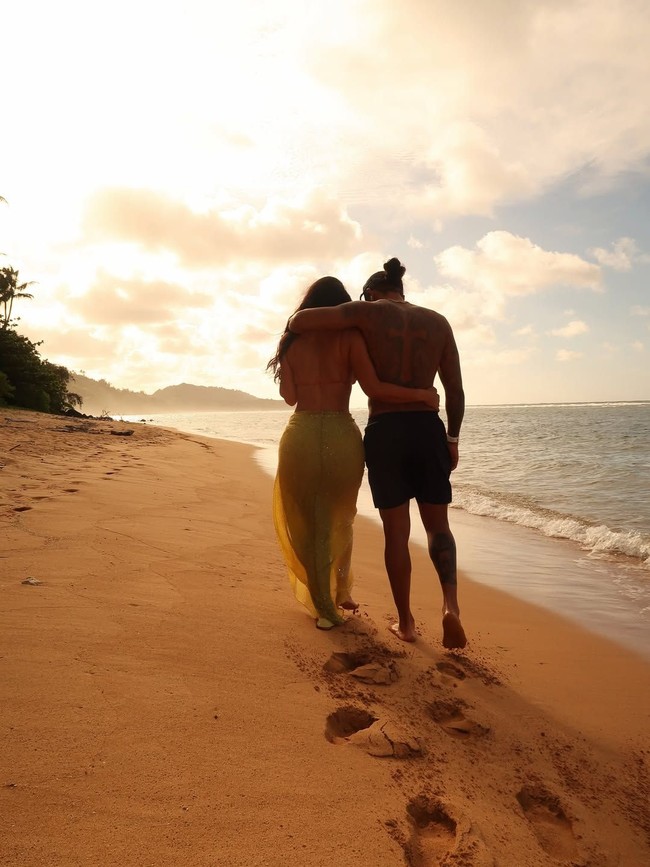 Kim Kardashian dan Lewis Hamilton perdana mengunggah satu sama lain dalam feed Instagram. Pasangan tersebut kompak memamerkan kemesraan. Foto: Instagram