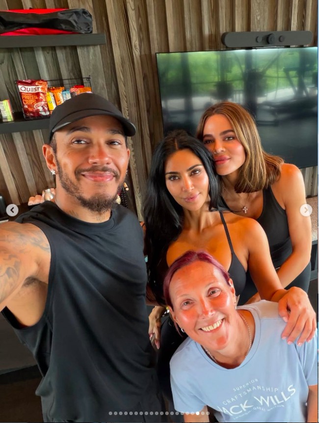 Lewis yang disebut memacari Kim sejak awal tahun tampak menikmati waktu dengan keluarga kekasihnya. Foto: Instagram