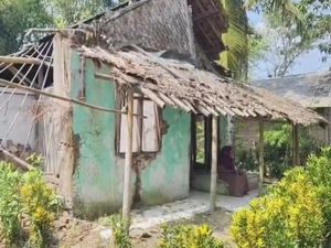 Nenek di Pandeglang Tinggal di Rumah Tak Layak, Puasa karena Tak Ada Uang