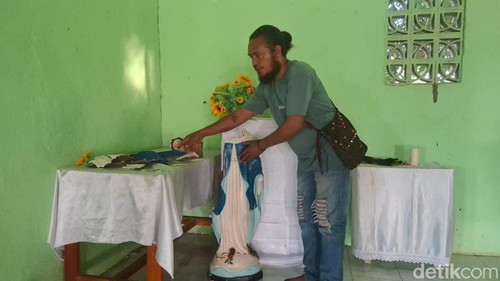 Kondisi Stasi Santa Maria Imaculata Lengkosambi beserta patung Bunda Maria di Kecamatan Riung, Kabupaten Ngada, NTT, Rabu (19/8/2026). (Foto:Yufengki Bria/detikBali)