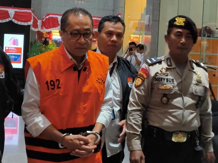 KPK menahan mantan Kakanwil Direktorat Jenderal Pajak Jakarta Khusus, Muhammad Haniv (HNV), dalam kasus dugaan gratifikasi. (Kurniawan/detikcom)