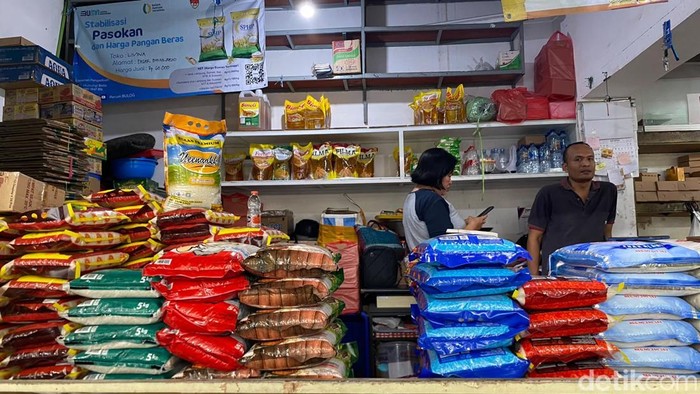 Lapak salah satu pedagang beras di Pasar Bunulrejo, Kota Malang.