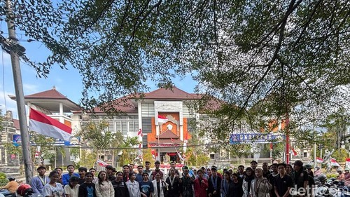 Sejumlah organisasi mahasiswa di Buleleng menggalang dana untuk membantu warga terdampak gempa bumi di Flores, Rabu (19/8/2026).