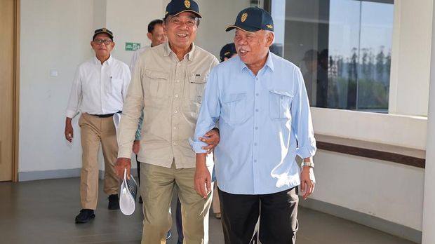 Mantan Menteri Transmigrasi dan Pemukiman Perambah Hutan era Orde Baru, Siswono Yudo Husodo meninjau IKN. Mantan Menteri Transmigrasi dan Pemukiman Perambah Hutan era Orde Baru, Siswono Yudo Husodo meninjau IKN. (Tangkapan layar instagram @basukihadimuljono)