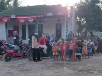 Tim Kesehatan Bagikan Masker-Obat untuk Warga Pulau Sebesi Terdampak Abu