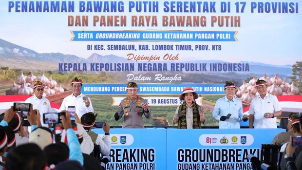 Menteri Pertanian sekaligus Kepala Badan Pangan Nasional (Bapanas) Amran Sulaiman, sekarang menggelontorkan support Rp55,65 miliar untuk pengembangan area bawang putih di Kabupaten Lombok Timur, Nusa Tenggara Barat (NTB). (Kementan)