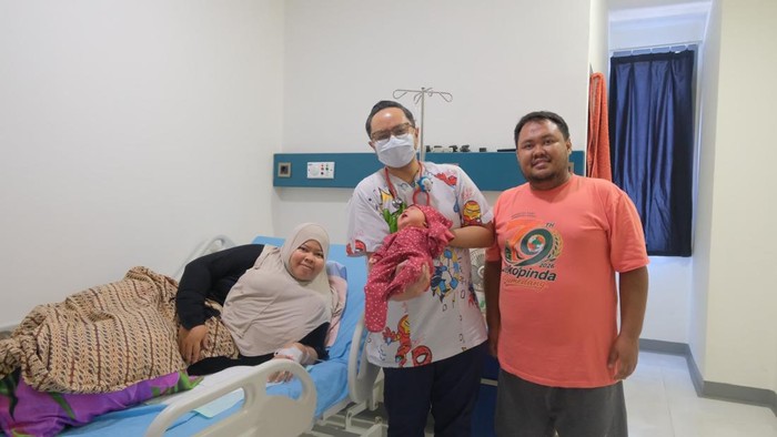 Momen kelahiran anak Langga dan Fadiah di RS Cimalaka Sumedang.