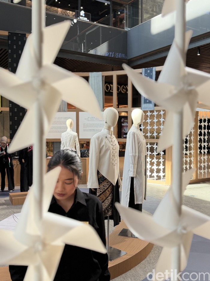 Pameran Fashion Heritage Reimagined persembahan Wilsen Willim di Ahsta Distric 8 hingga 31 Agustus 2026.