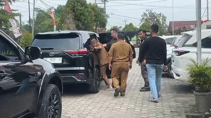 Pejabat Disdik dijemput Kejari Lubuklinggau