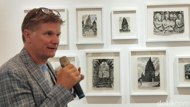 Pelukis Berlin Christopher Lehmpfuhl di Pameran Seni SBY Art Community Pelukis Berlin Christopher Lehmpfuhl di Pameran Seni SBY Art Community