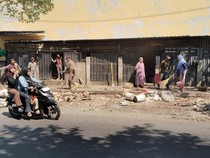 Satpol PP Lombok Tengah Gusur Pedagang yang Jualan di Trotoar-Bahu Jalan