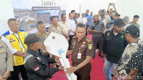 Suasana penyerahan kunci secara simbolis di Desa Camplong II, Kecamatan Fatuleu, Kabupaten Kupang, Rabu (19/8/2026).