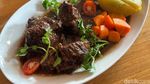 Baru Buka! Steakhouse Ini Punya Steak MB9+ hingga Soto Betawi Wagyu