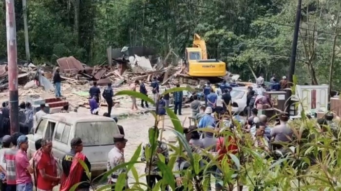 PN Makale melakukan eksekusi berupa pengosongan lahan di Passobo, Kelurahan Rembon, Kecamatan Rembon, Tana Toraja pada Jumat (10/7).