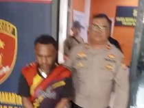 Polisi Amankan Pria Bugil yang Viral Pukuli Pemotor di Lenteng Agung