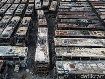 Potret 50 Bus Tak Laik Jalan Ludes Terbakar di Bekasi